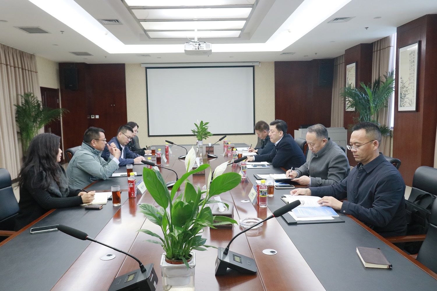 鄭州市政府黨組成員張霄牧一行調研新天科技
